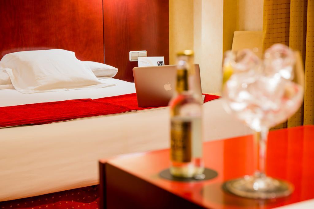 Hotel Arosa Madrid Kültér fotó
